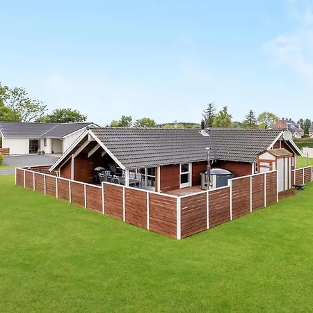 4 Bedroom Lovely In Juelsminde Sonderby (Midtjylland)