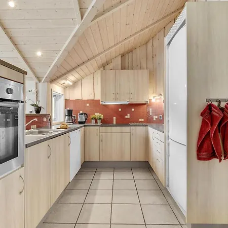 4 Bedroom Lovely In Juelsminde