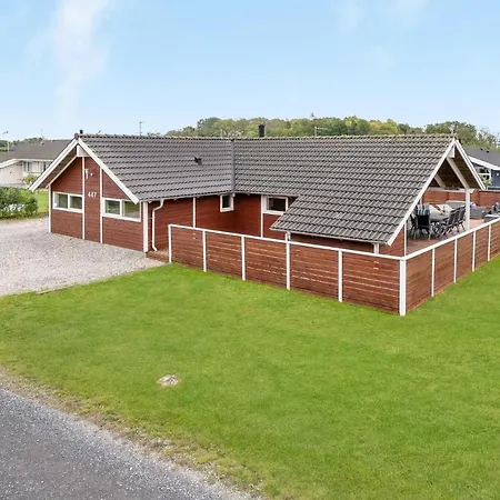 Holiday home 4 Bedroom Lovely In Juelsminde