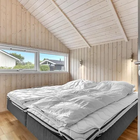 4 Bedroom Lovely In Juelsminde *