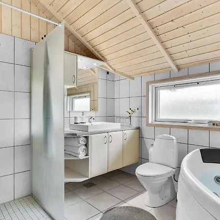 4 Bedroom Lovely In Juelsminde Sonderby (Midtjylland)