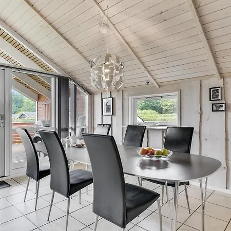 4 Bedroom Lovely In Juelsminde