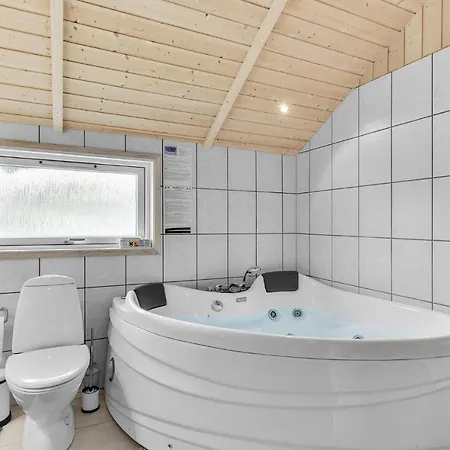 Holiday home 4 Bedroom Lovely In Juelsminde Sonderby (Midtjylland)