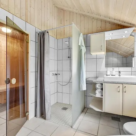 4 Bedroom Lovely In Juelsminde Holiday home