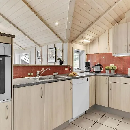 4 Bedroom Lovely In Juelsminde Holiday home