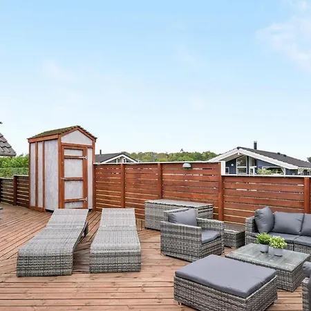 4 Bedroom Lovely In Juelsminde *